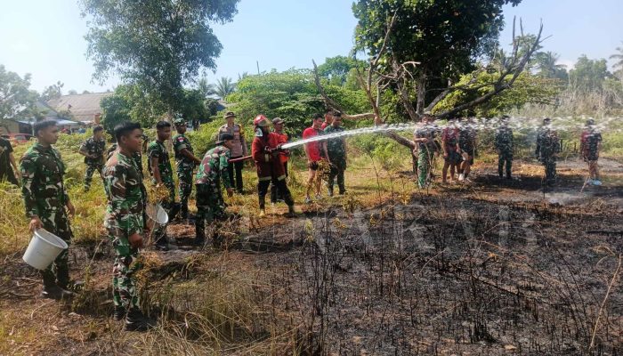 BPBD Natuna Padamkan Kebakaran lahan Kosong Kawasan Permukiman Warga