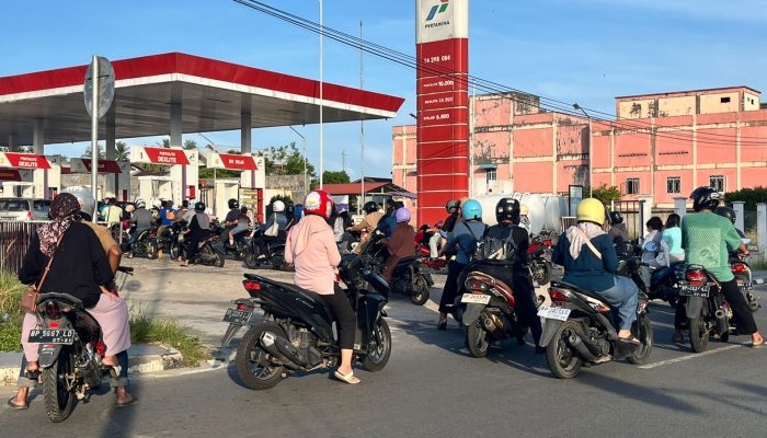 Pasca SPBU Tutup, Ratusan Kendaraan Padati SPBU Dabo Singkep