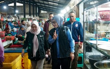 Sekda Bersama TPID Kepri Pantau Stabilitas Harga Bahan Pokok di Pasar Bintan Center