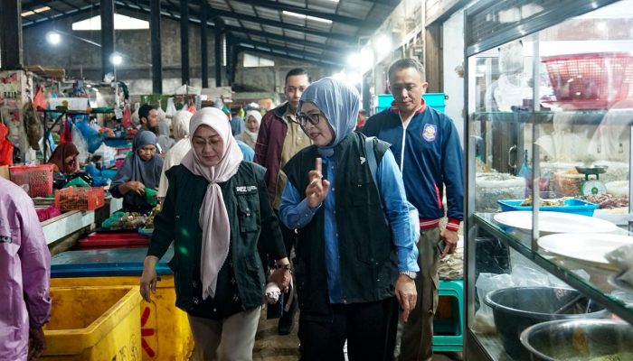 Sekda Bersama TPID Kepri Pantau Stabilitas Harga Bahan Pokok di Pasar Bintan Center
