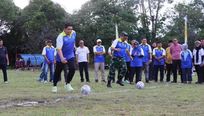 Bupati Bintan Buka Turnamen Sepak Bola Bupati Cup III Tahun 2026 di Bintan Timur