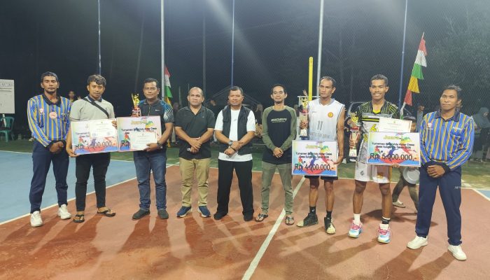 Camat Bunguran Timur Serahkan Hadiah Pemenang Turnamen Voli Antar Desa Sungai Ulu 2026