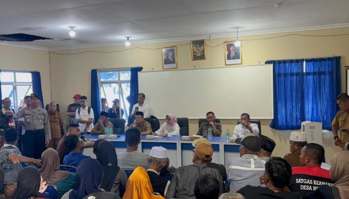 Polres Bintan Lakukan Pengamanan Musyawarah Bahas Sedimentasi Pasir Laut di Desa Numbing 