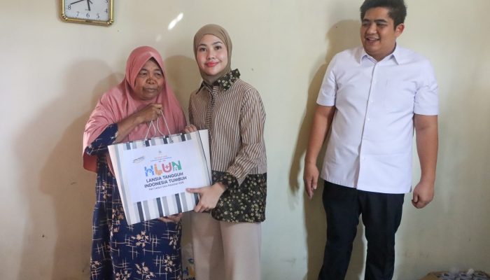 HLUN ke-30, Bupati Bintan dan LKKS Salurkan 300 Paket Sembako untuk Lansia