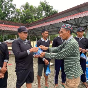 Polres Bintan Sembelih Hewan Kurban dan Bagikan untuk Masyarakat