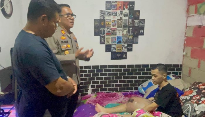 Polsek Bintan Utara Santuni Warga Penderita Kanker Tulang di Desa Berakit