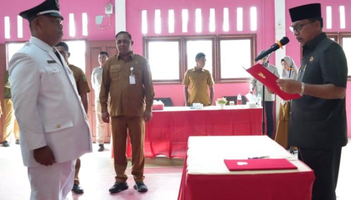 Wabup Natuna Lantik Raja Samsul Bahri Sebagai Kades Tanjung Kumbik Utara 