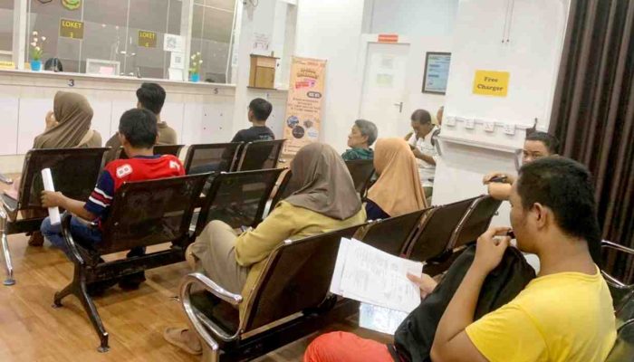 Jelang SPMB SMA/SMK, Pengurusan KK Berbarcode di Disdukcapil Tanjungpinang Meningkat 