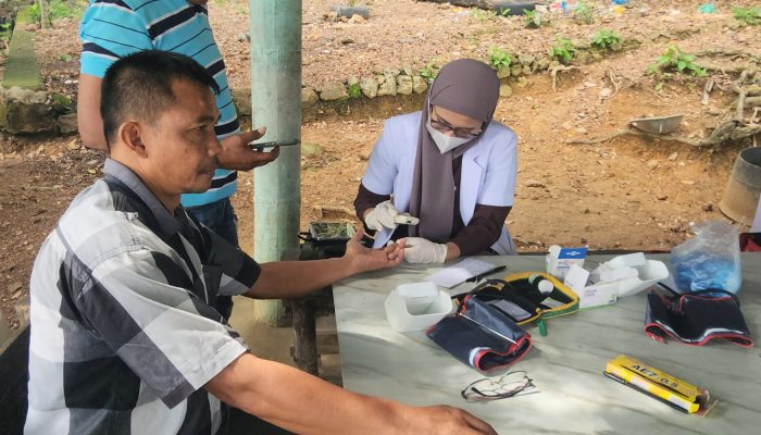 Warga dan Buruh di Tanjungpinang Ikuti Pemeriksaan Kesehatan Gratis