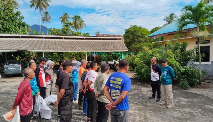 Jumat Bersih, Camat Bunguran Timur Bersama Jajaran Kumpulkan 41 Karung Sampah Plastik