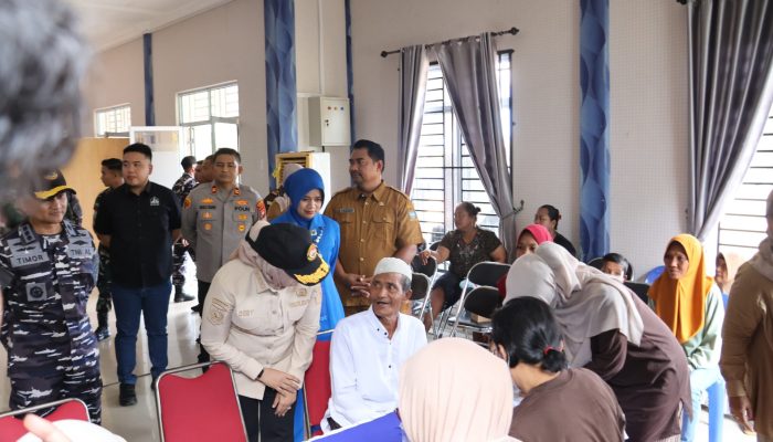Ratusan Masyarakat Ikuti Pemeriksaan Kesehatan Gratis Lanal Bintan di Kantor Camat Gunung Kijang