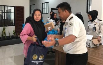 Ratusan Masyarakat Cek Kesehatan Gratis Dan Terima Sembako di Rudenim Pusat Tanjungpinang