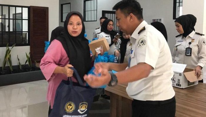 Ratusan Masyarakat Cek Kesehatan Gratis Dan Terima Sembako di Rudenim Pusat Tanjungpinang