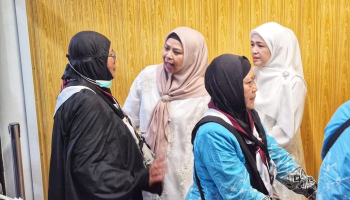 Sambut Jemaah Haji, Dewi Kumalasari Turut Berduka Wafatnya 8 Jemaah Haji Embarkasi Batam