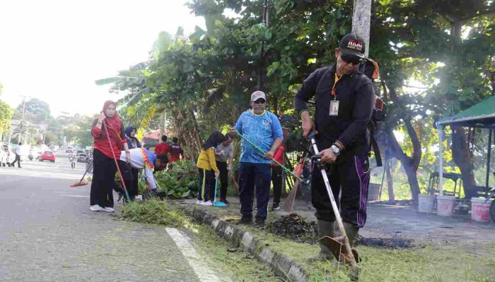 Persiapan MTQ Kepri, ASN Pemko Tanjungpinang Goro Bersihkan Ruas Jalan 