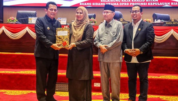 Ranperda Pertanggung Jawaban APBD Kepri TA 2025 Disahkan Jadi Perda