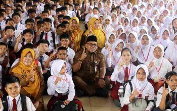Hari Pertama Sekolah, Wako Lis Tinjau GAMAS dan MPLS di SMPN 1