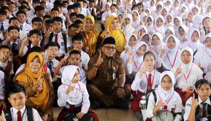 Hari Pertama Sekolah, Wako Lis Tinjau GAMAS dan MPLS di SMPN 1