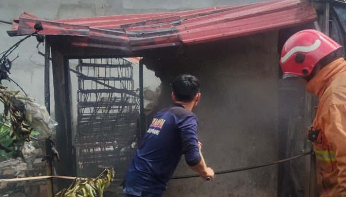 Kebakaran Dapur Warung di Jalan Ganet Tanjungpinang, Ditaksir Kerugian Rp40 Juta