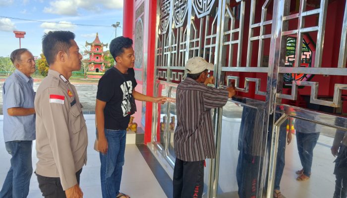 Dua Guci Dupa Berbahan Kuningan di Kelenteng Km.33 Toapaya Hilang