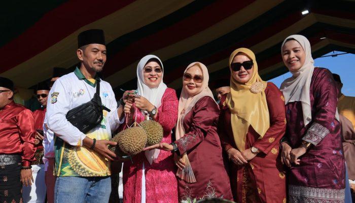 Pawai Ta’aruf MTQ XII Kepri, Durian dan Salak Sari Intan Diusung Kafilah Bintan