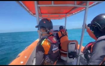 Kapal Nelayan Ditabrak Tongkang, Tim SAR Lakukan Pencarian Dua Nelayan Hilang
