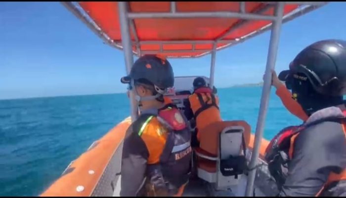 Kapal Nelayan Ditabrak Tongkang, Tim SAR Lakukan Pencarian Dua Nelayan Hilang