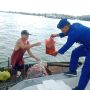 Satpolairud Polresta Tanjungpinang Salurkan Bansos untuk Masyarakat Pesisir