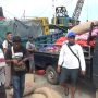 120 Sak Bawang Dibongkar dari KLM Usaha Mandiri 9 di Pelabuhan Sri Payung 