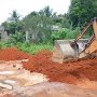 Pasca Ditanam Pisang, Dinas PU Bintan Timbun Jalan Berlubang di Kampung Banjar Baru