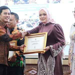 Hari Malaria Sedunia, Deby Maryanti Terima Sertifikat Eliminasi Malaria dari Kemenkes RI