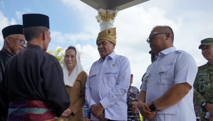 Wagub Kepri Bersama Bupati Cen Sui Lan Sambut Menko Polkam Kunker di Natuna