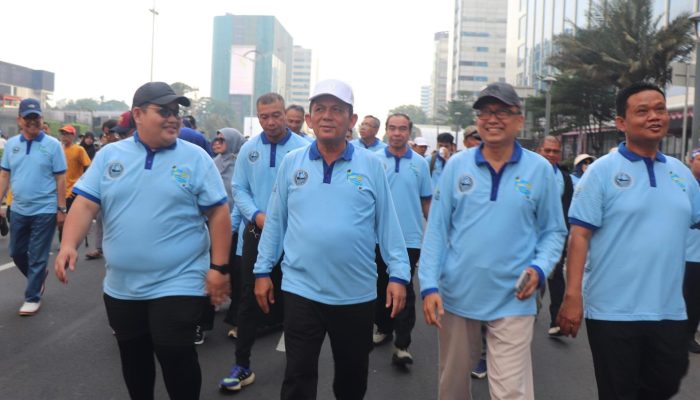HUT Ke-81 RI, Gubernur Kepri Bersama Alumni UNRI dan PMRJ Meriahkan Fun Walk di Jakarta 