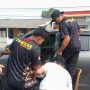Damkar Tanjung Uban Evakuasi Balita Terjebak Dalam Mobil 