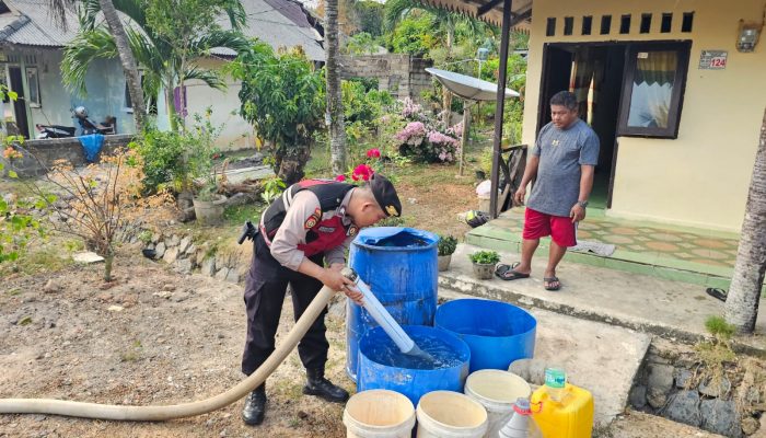 Polresta Tanjungpinang Distribusikan 50 Ton Air Bersih Untuk Warga Terdampak Kekeringan