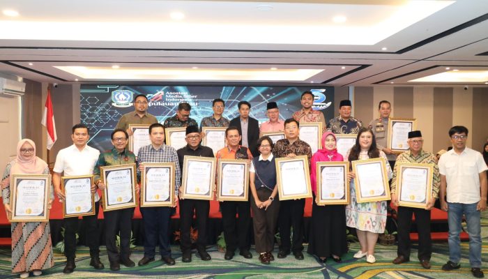 Dukung Penguatan Media Siber di Kepri, 9 Tokoh dan 11 Lembaga Terima Apresiasi 