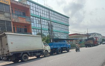 Pengemudi Truk Keluhkan Antrean Panjang Beli Solar di SPBU Tanjungpinang