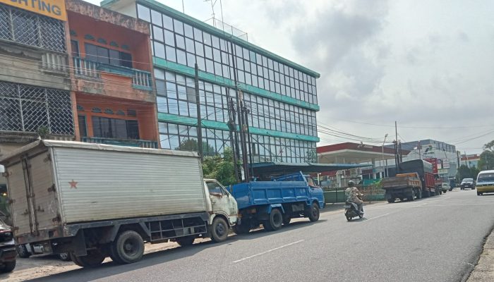 Pengemudi Truk Keluhkan Antrean Panjang Beli Solar di SPBU Tanjungpinang