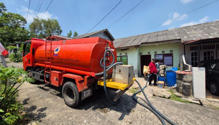 Kawasan Perumahan Kekeringan, BPBD Tanjungpinang Salurkan 26 Ton Air Bersih di Batu IX 