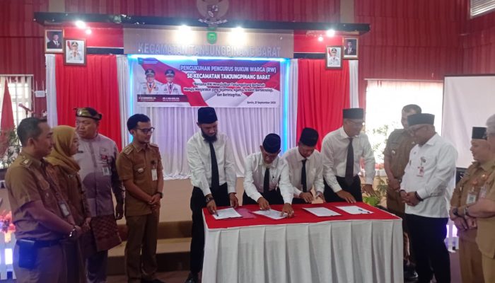 Wali Kota Tanjungpinang Kukuhkan Pengurus RW Kecamatan Tanjungpinang Barat dan Kota 