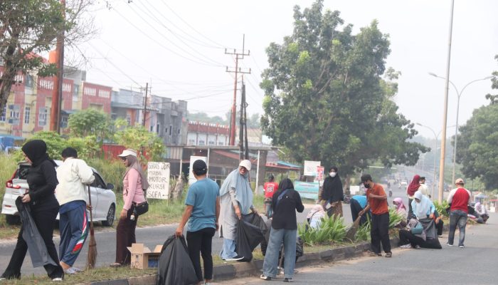 ASN Pemko Tanjungpinang Goro di Ruas Jalan Perbatasan Kota 