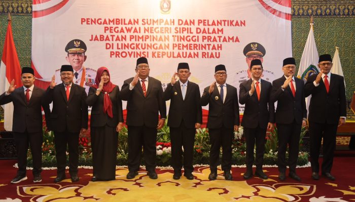 Tujuh Pejabat Eselon II Dilantik, Gubernur Ansar : Jabatan Bukan Hak, Tapi Amanah dan Kewajiban 
