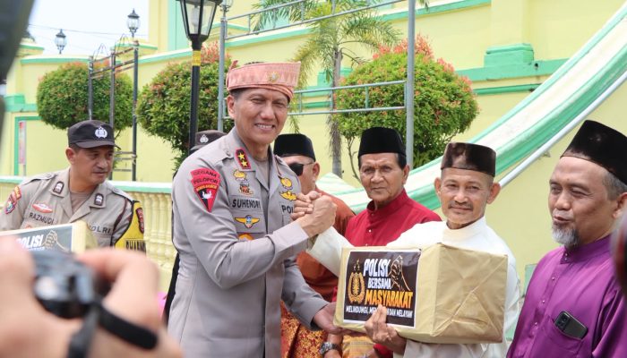 Kapolda Kepri dan Bhayangkari Ziarah Hingga Salurkan Bansos di Penyengat
