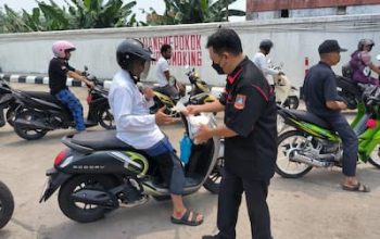 Ancaman Kabut Asap, IKAB Kepri Bagikan Masker di Tanjung Uban hingga Kijang
