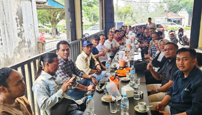 Berawal dari Ajakan, Ady Indra Pawennari Ngopi Bareng Puluhan Wartawan Tanjungpinang
