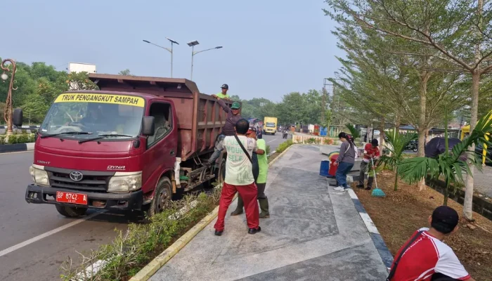 Gotong Royong ASN Pemko Tanjungpinang Sasar Kawasan Jalan Bandara RHF 