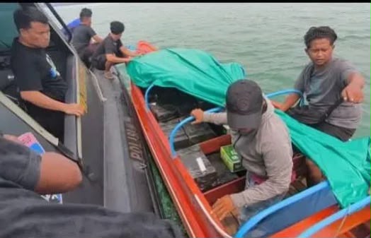 Speedboat Muat 60 Karton Miras Ilegal Disita, Tiga Orang Diamankan Polda Kepri